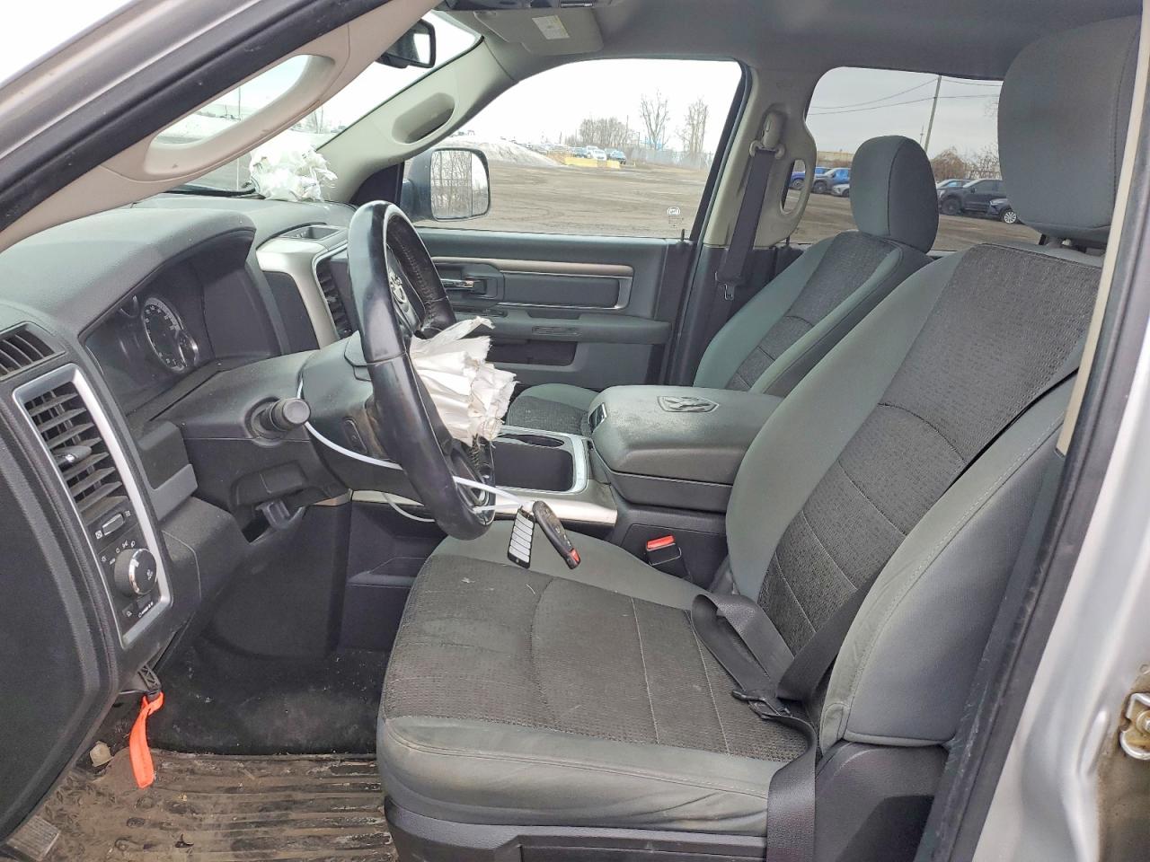2016 RAM 1500 SLT photo 7