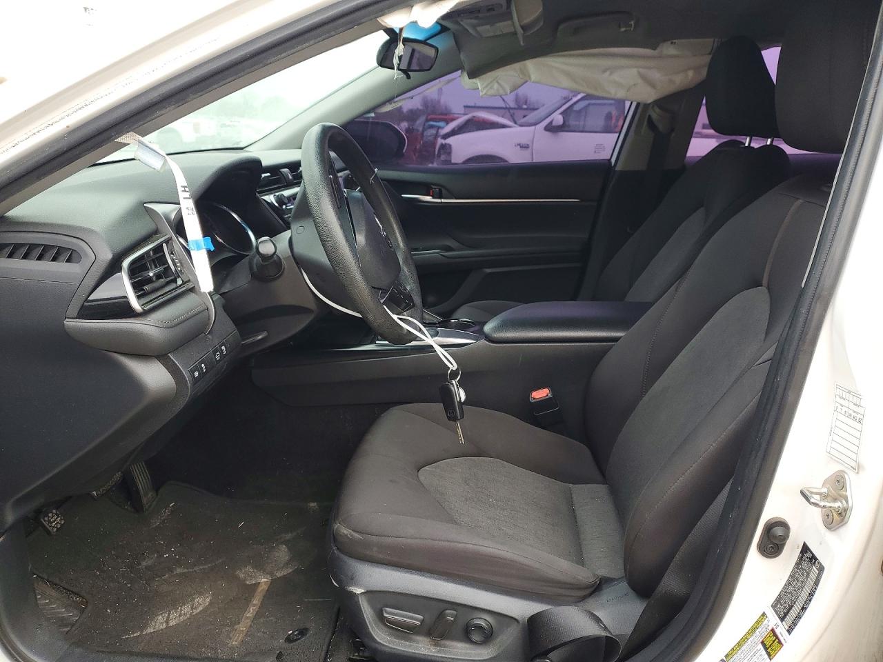 2019 TOYOTA CAMRY LE photo 7