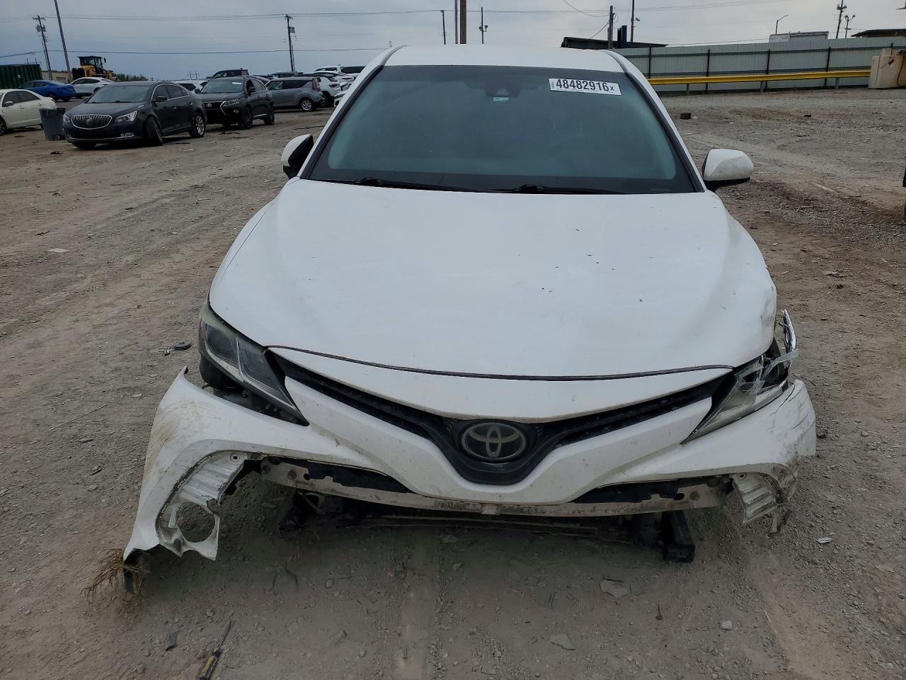 2019 TOYOTA CAMRY LE photo 5
