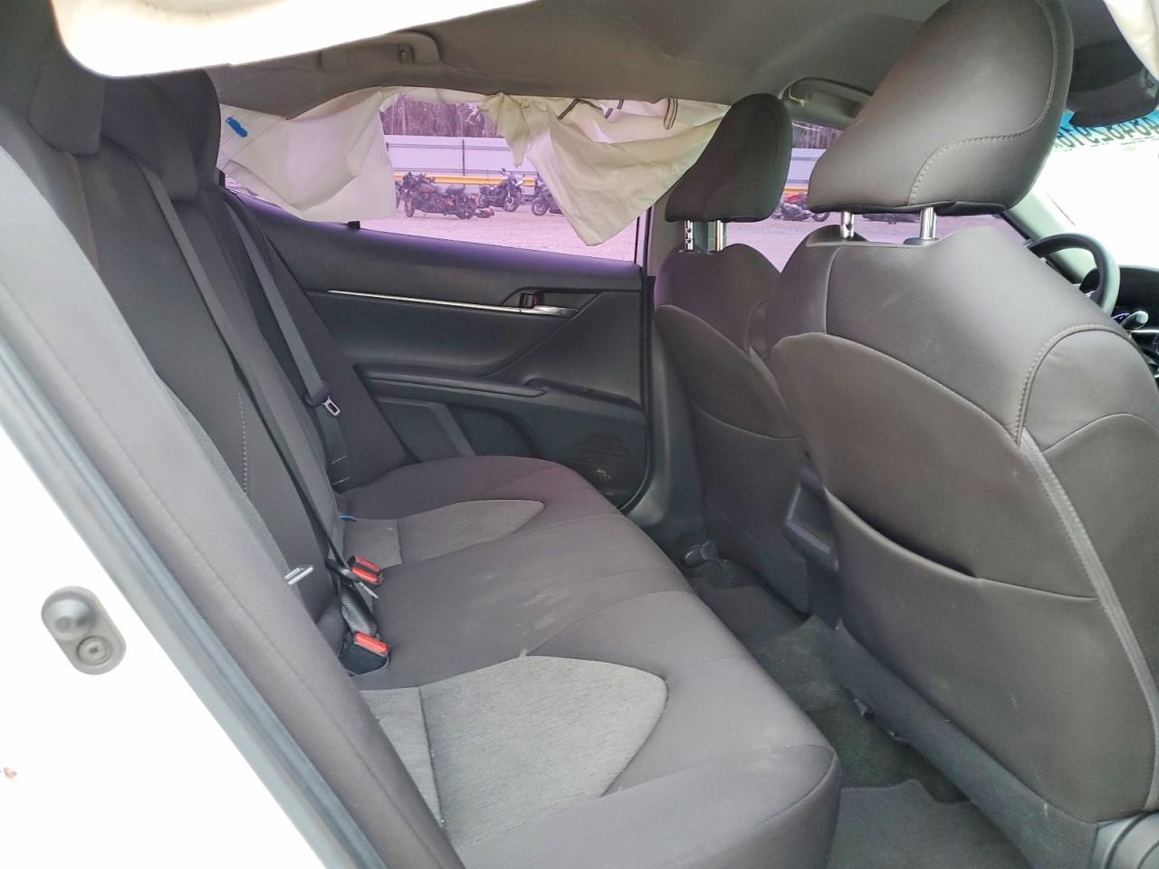 2019 TOYOTA CAMRY LE photo 10