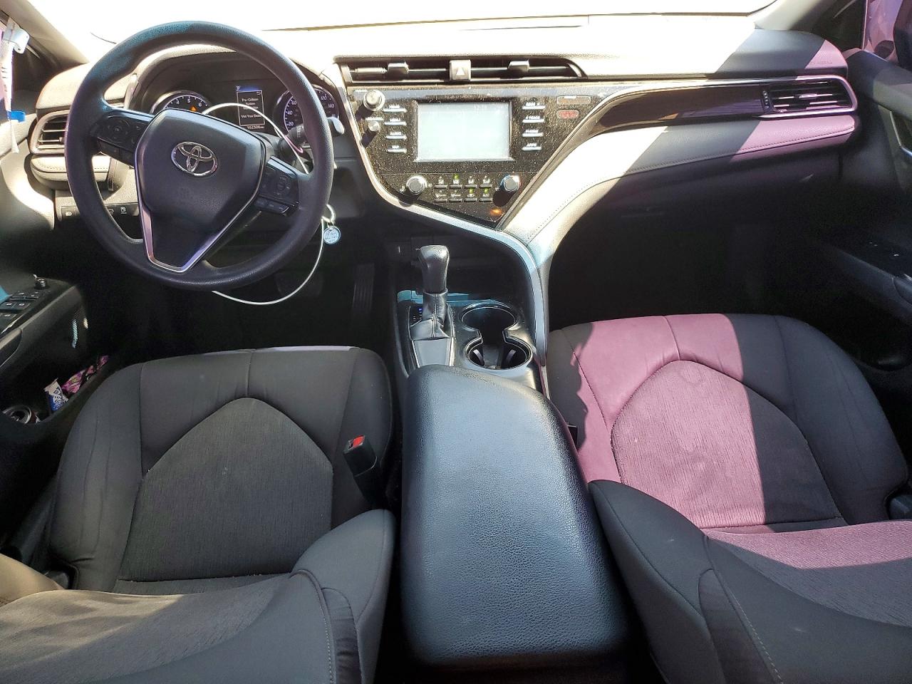 2019 TOYOTA CAMRY LE photo 8