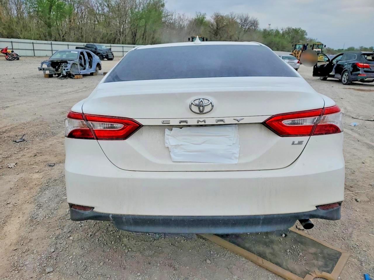 2019 TOYOTA CAMRY LE photo 6