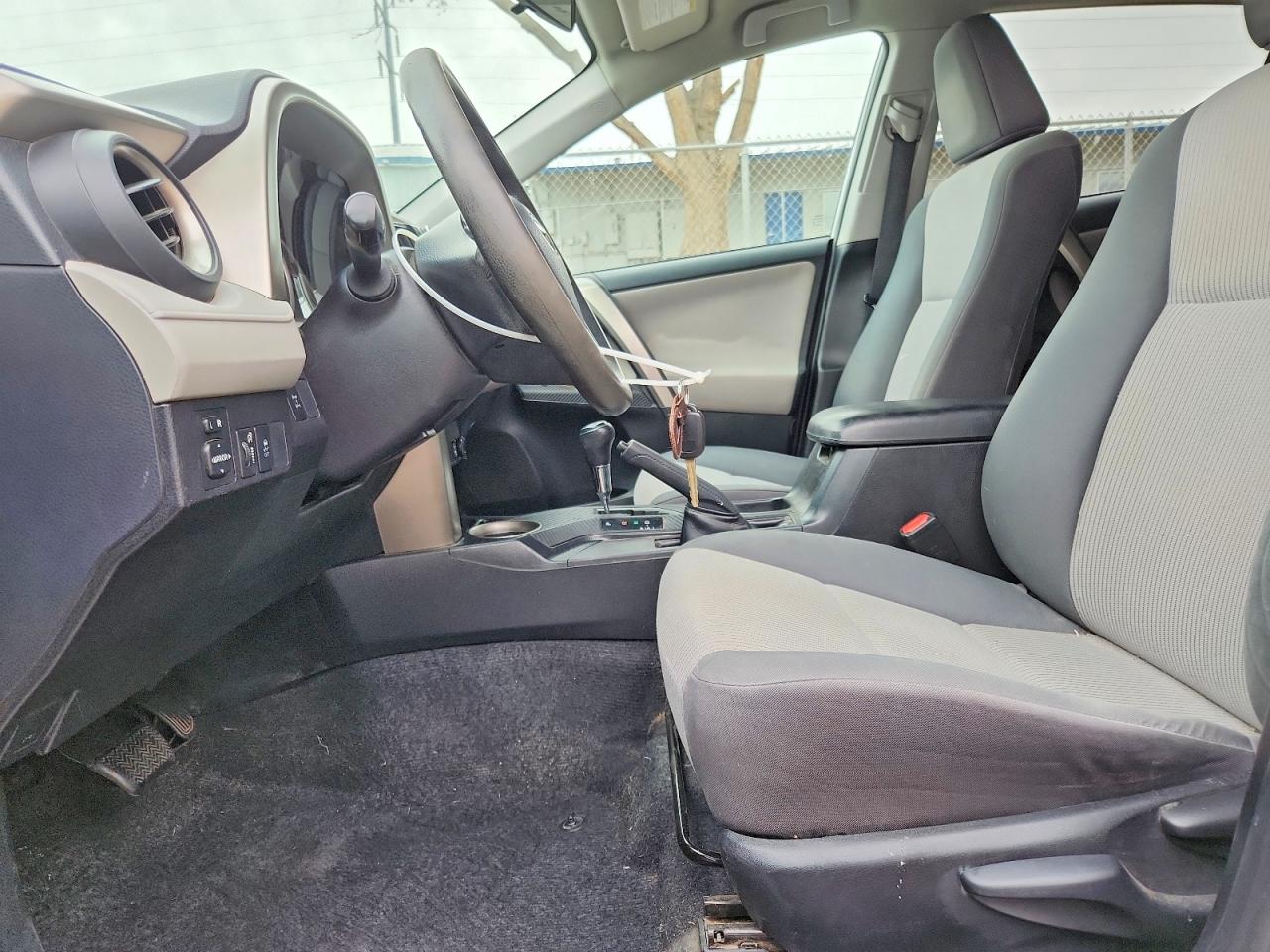 2015 TOYOTA RAV4 LE photo 13