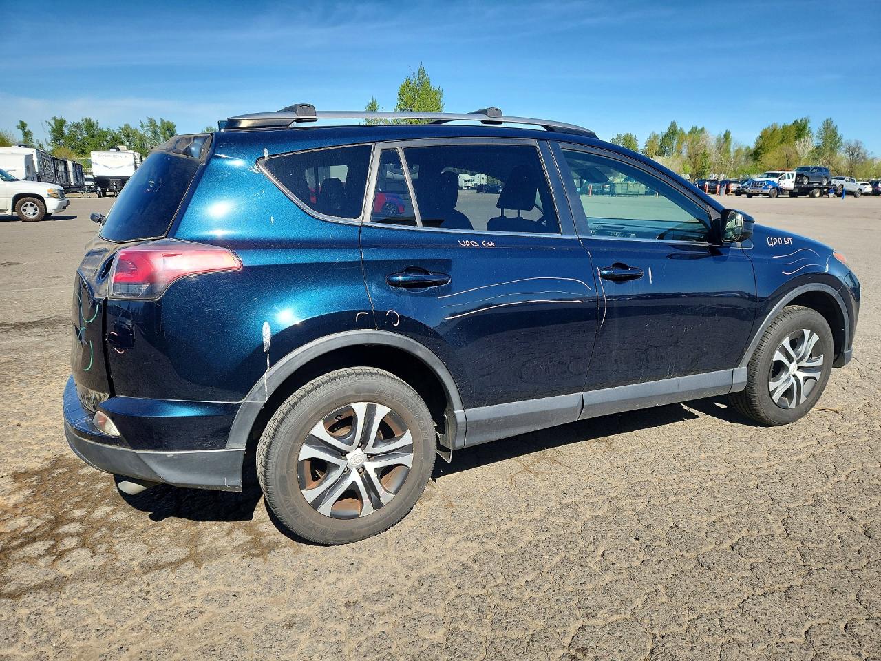 2017 TOYOTA RAV4 LE photo 3