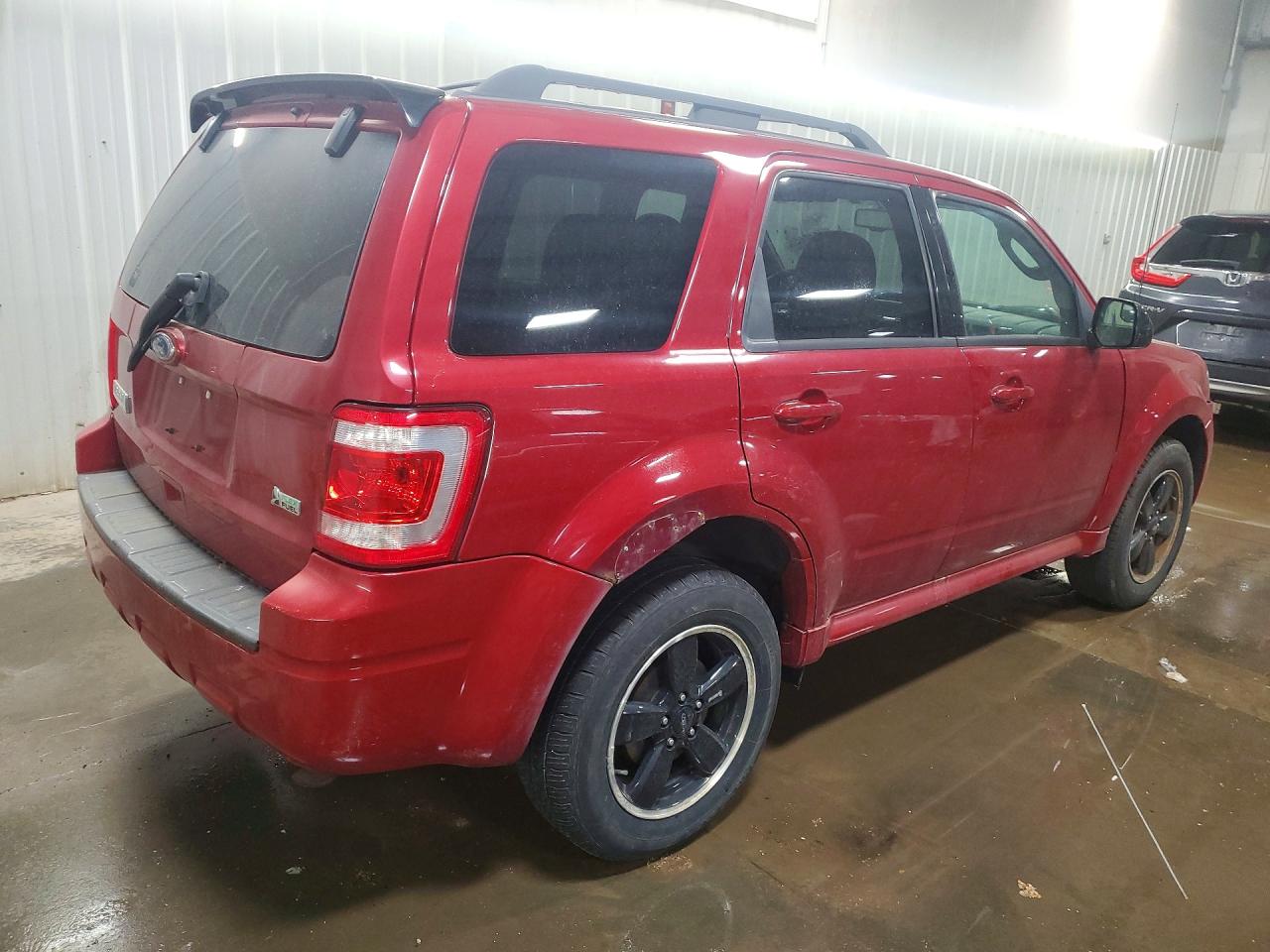 2010 FORD ESCAPE XLT photo 3