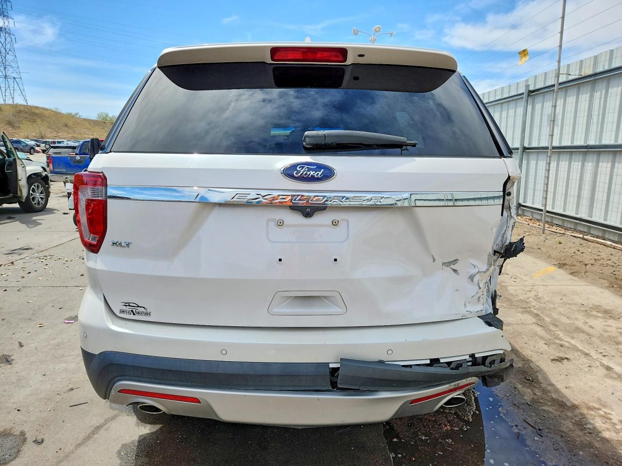 2017 FORD EXPLORER XLT photo 6