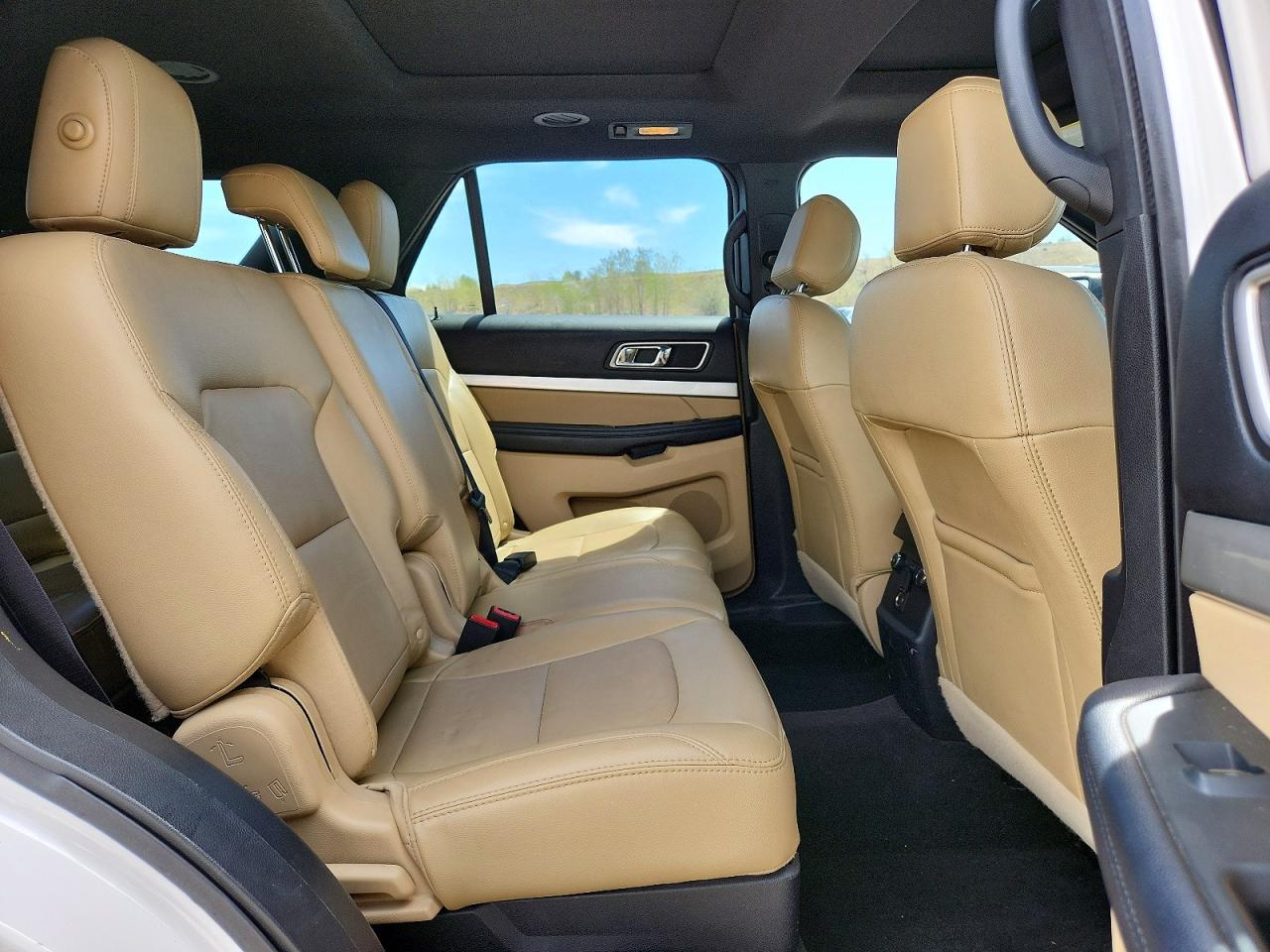 2017 FORD EXPLORER XLT photo 11