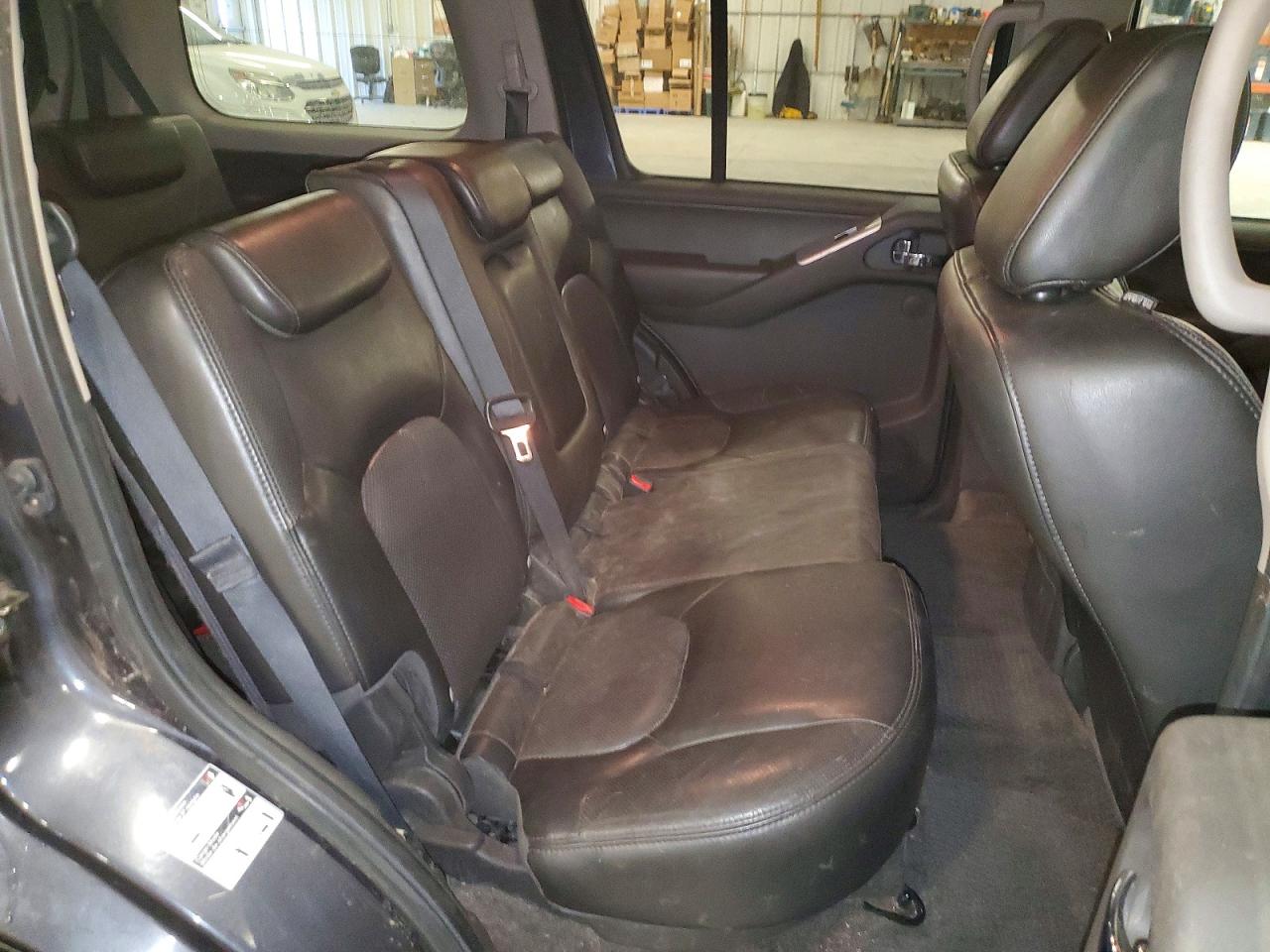 2011 NISSAN PATHFINDER S photo 21