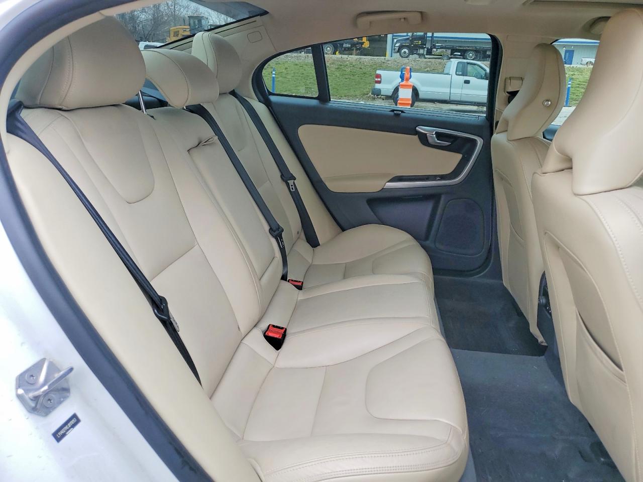 2018 VOLVO S60 PLATINUM photo 19