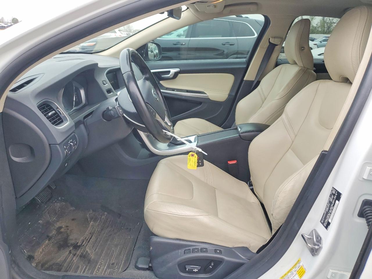 2018 VOLVO S60 PLATINUM photo 13