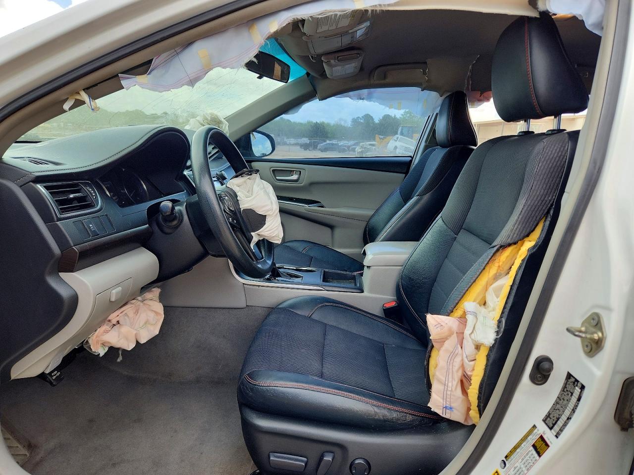 2016 TOYOTA CAMRY LE photo 13