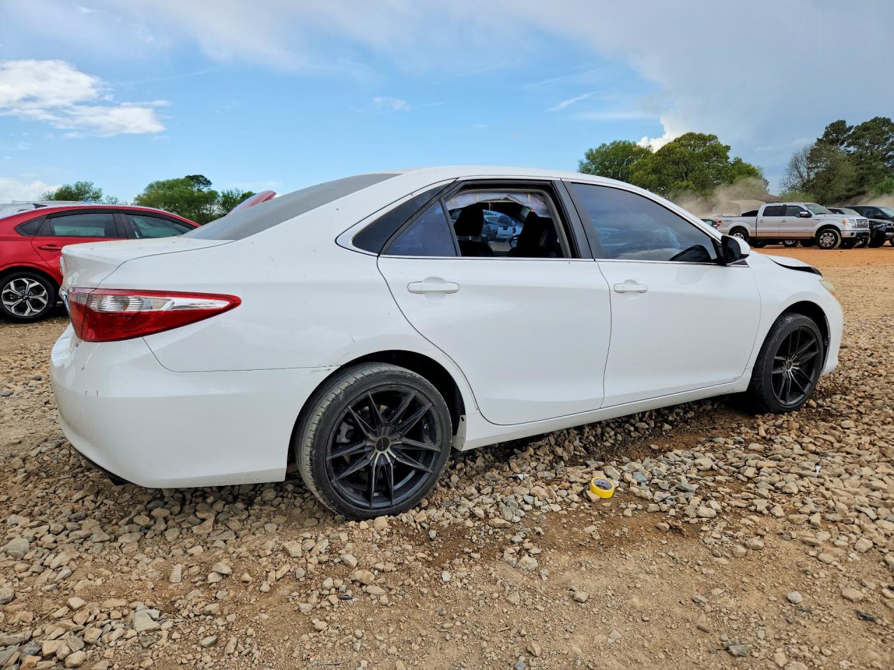 2016 TOYOTA CAMRY LE photo 5