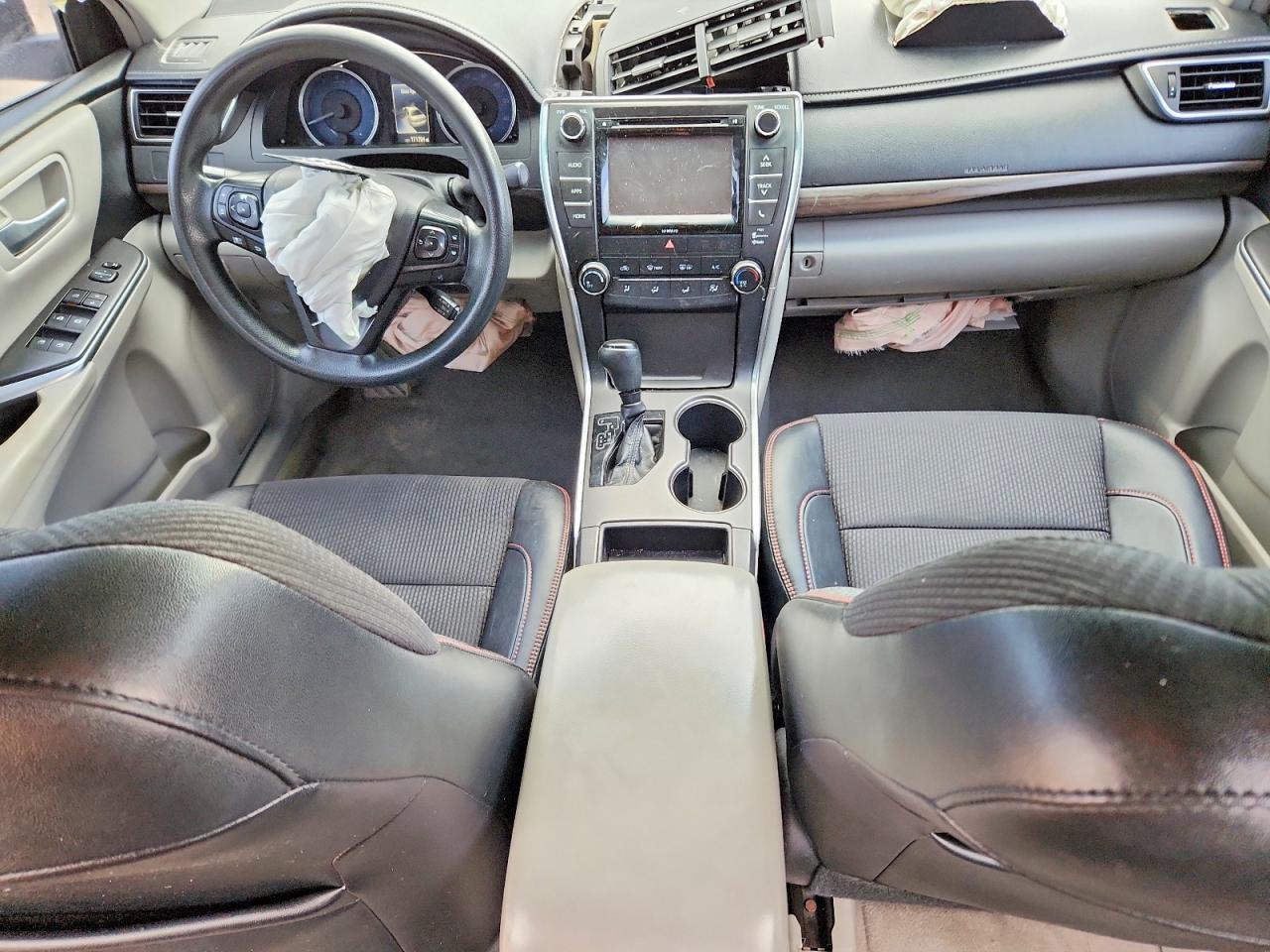 2016 TOYOTA CAMRY LE photo 15