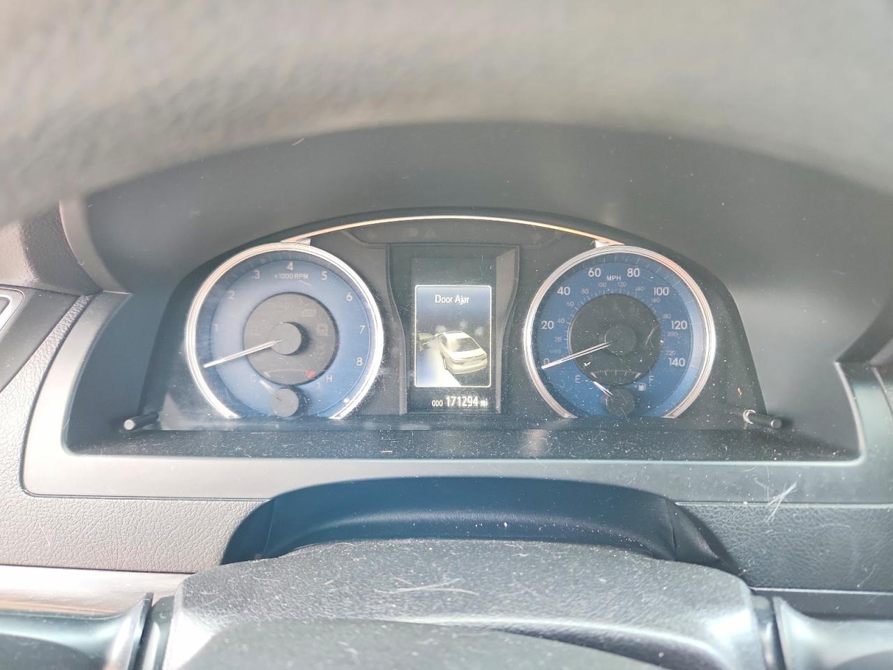 2016 TOYOTA CAMRY LE photo 17