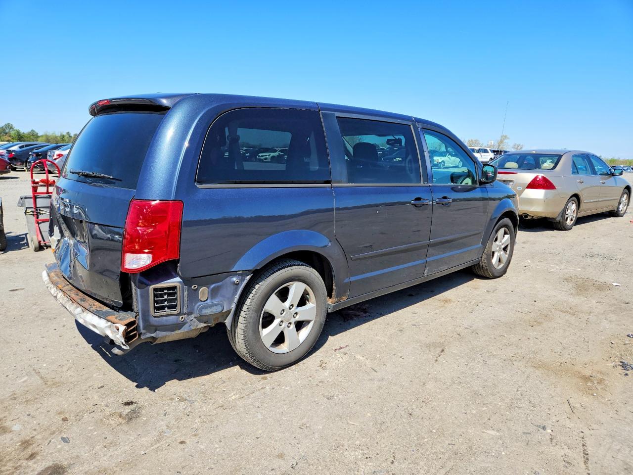 2013 DODGE GRAND CARAVAN SE photo 5