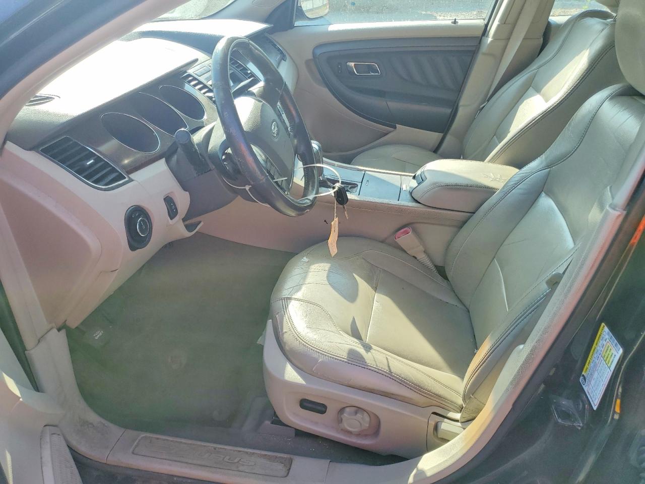 2010 FORD TAURUS SEL photo 13