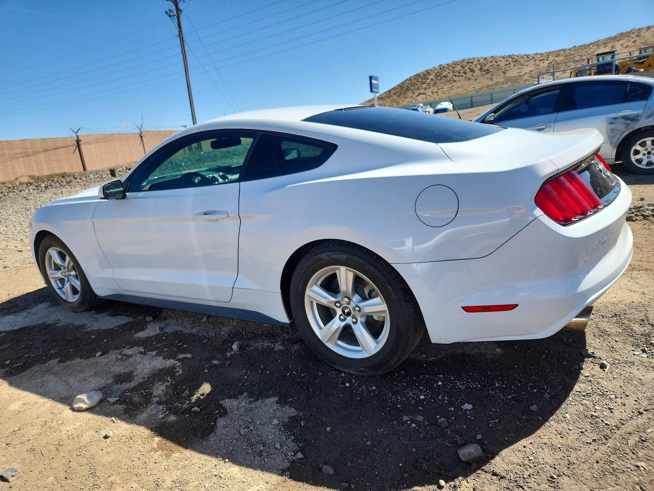 2017 FORD MUSTANG photo 3