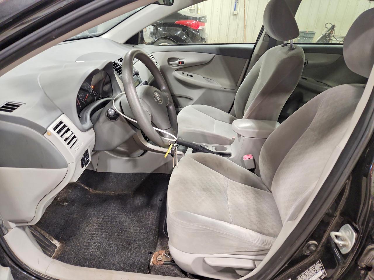 2009 TOYOTA COROLLA LE photo 13
