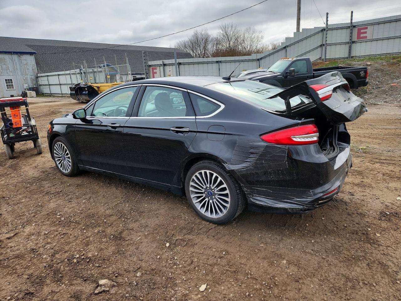 2017 FORD FUSION SE photo 4