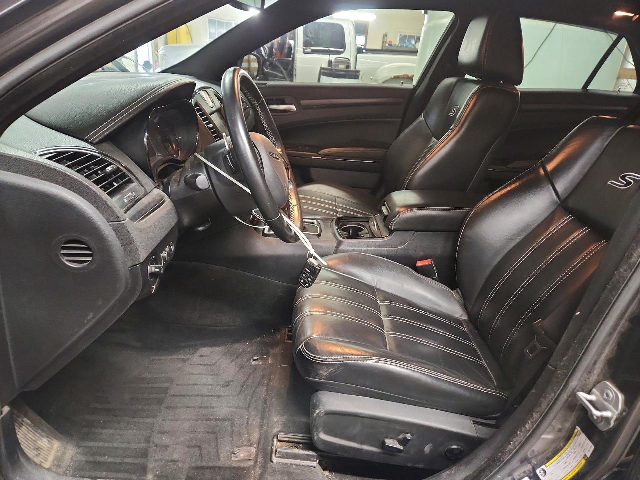 2016 CHRYSLER 300 S photo 19