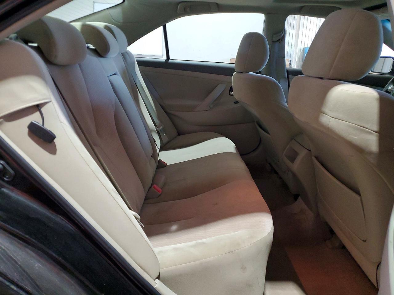 2011 TOYOTA CAMRY LE photo 28