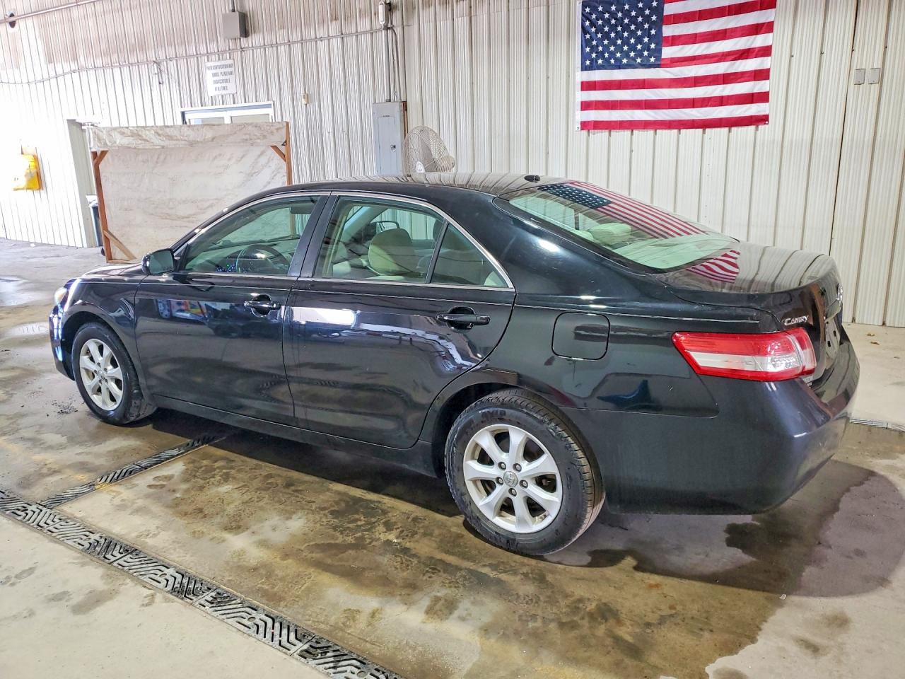 2011 TOYOTA CAMRY LE photo 4
