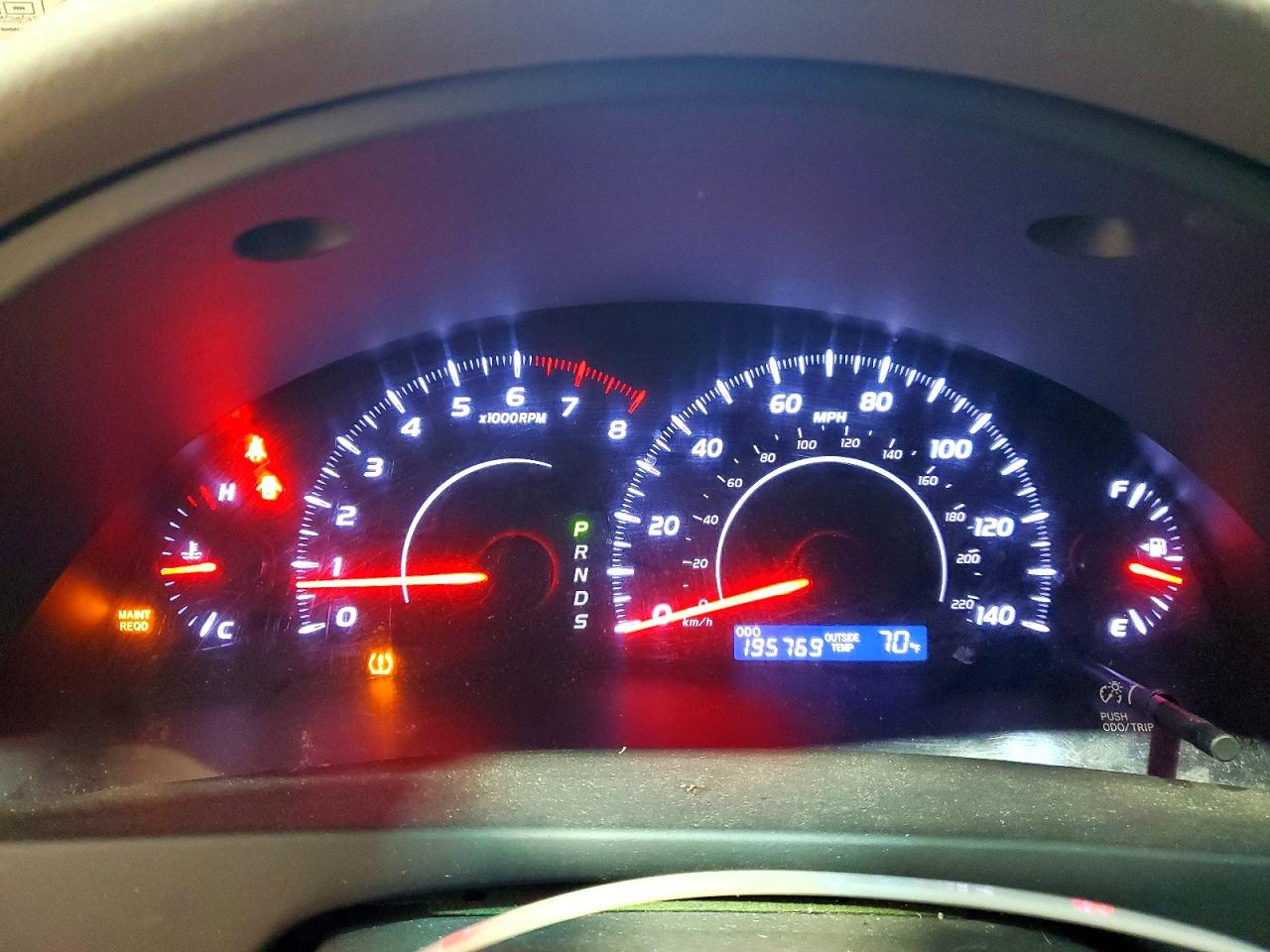 2011 TOYOTA CAMRY LE photo 25