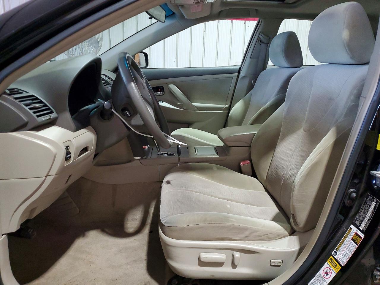 2011 TOYOTA CAMRY LE photo 19