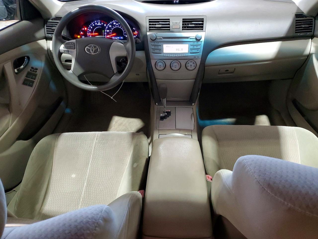 2011 TOYOTA CAMRY LE photo 22