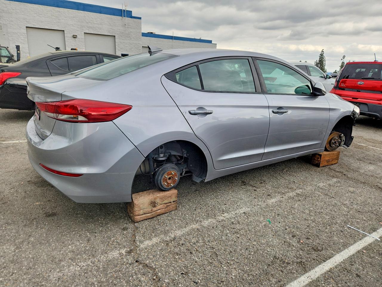 2017 HYUNDAI ELANTRA SE photo 5