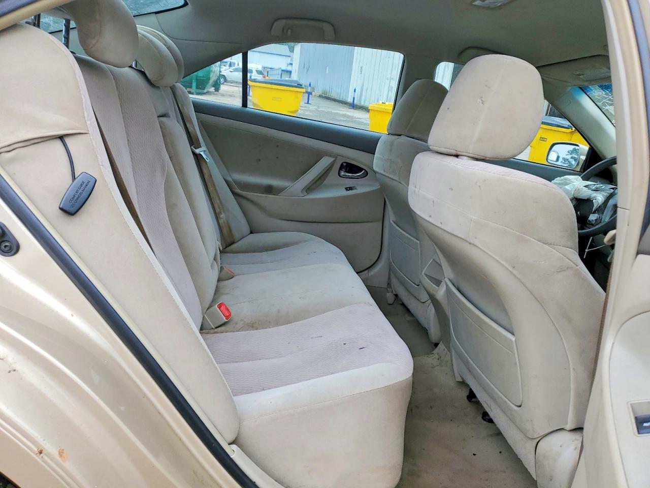 2011 TOYOTA CAMRY LE photo 19