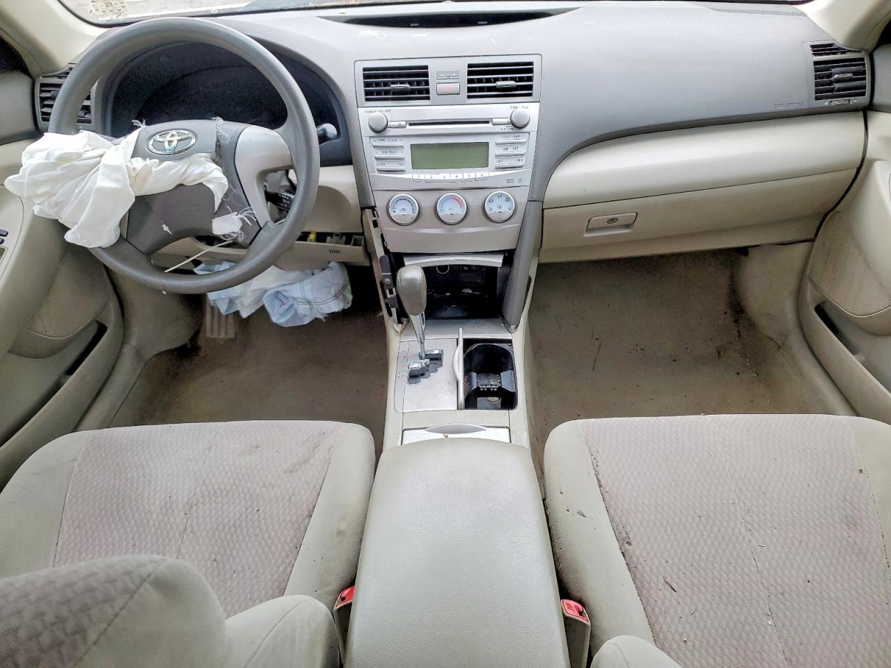 2011 TOYOTA CAMRY LE photo 15
