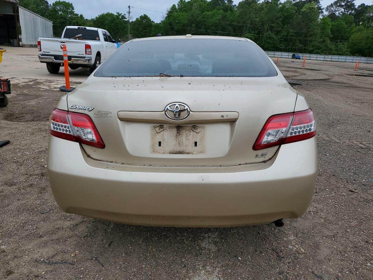 2011 TOYOTA CAMRY LE photo 11