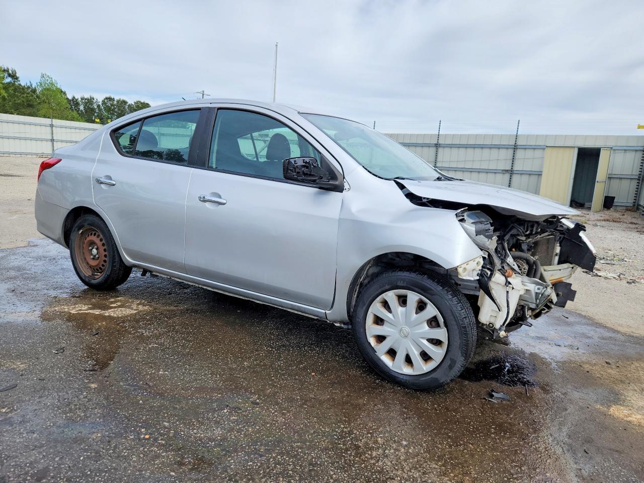 2018 NISSAN VERSA SV photo 10