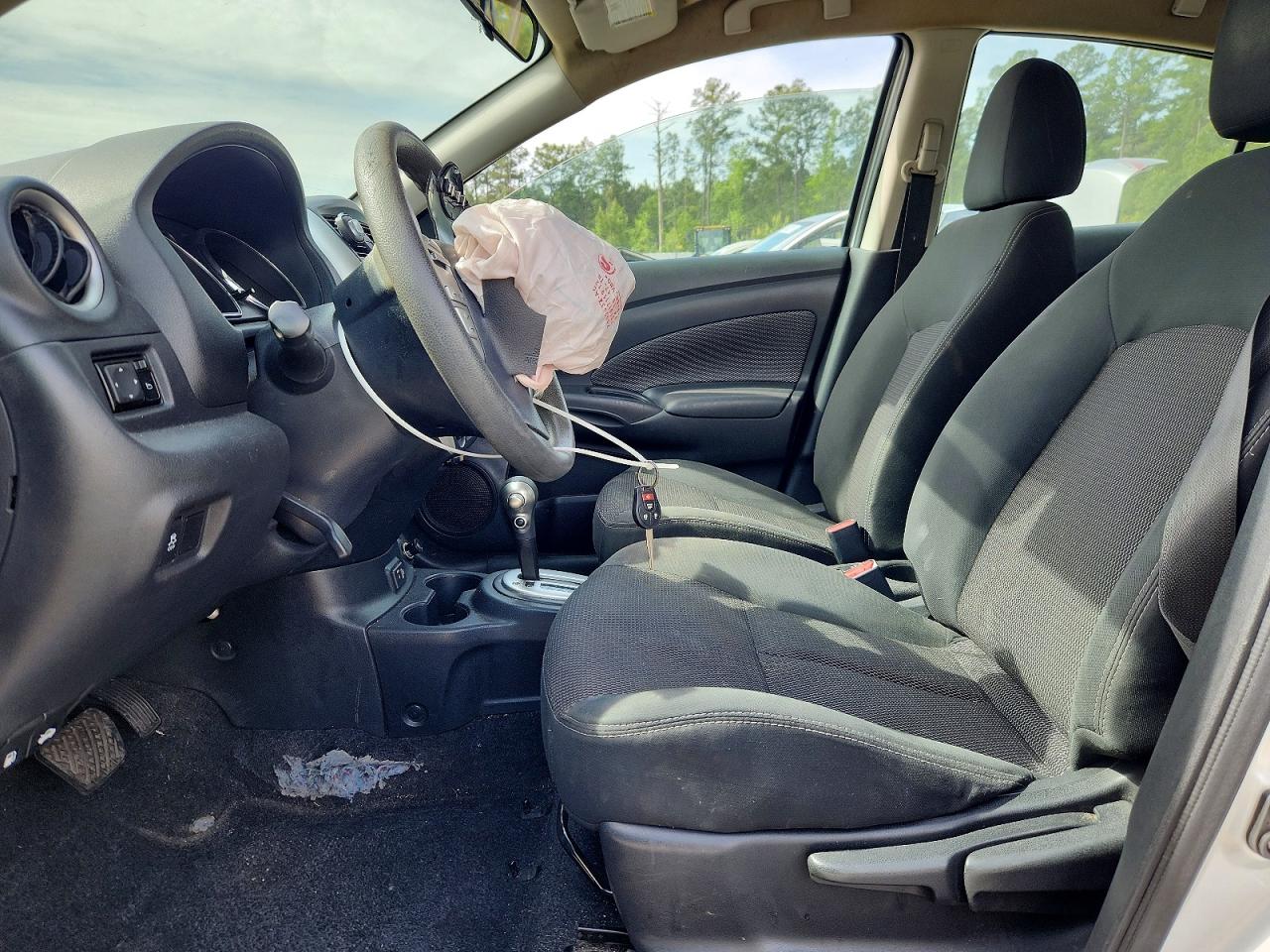 2018 NISSAN VERSA SV photo 19