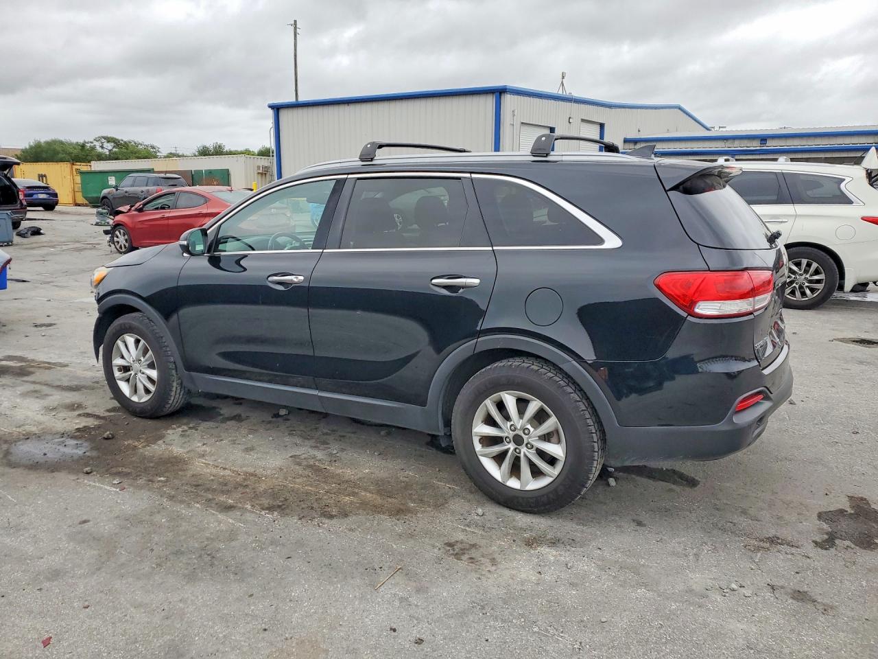 2016 KIA SORENTO LX photo 4