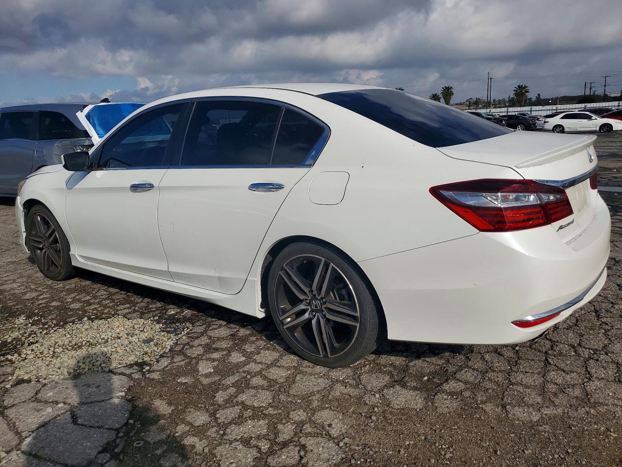 2016 HONDA ACCORD SPORT photo 3