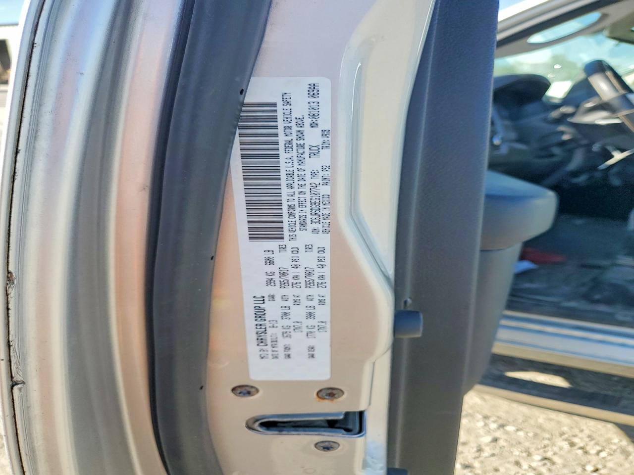2014 RAM 1500 ST photo 23