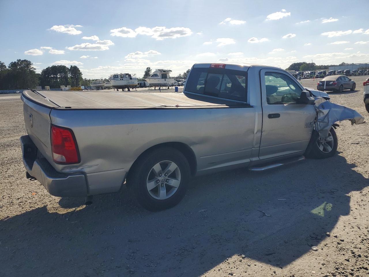 2014 RAM 1500 ST photo 5