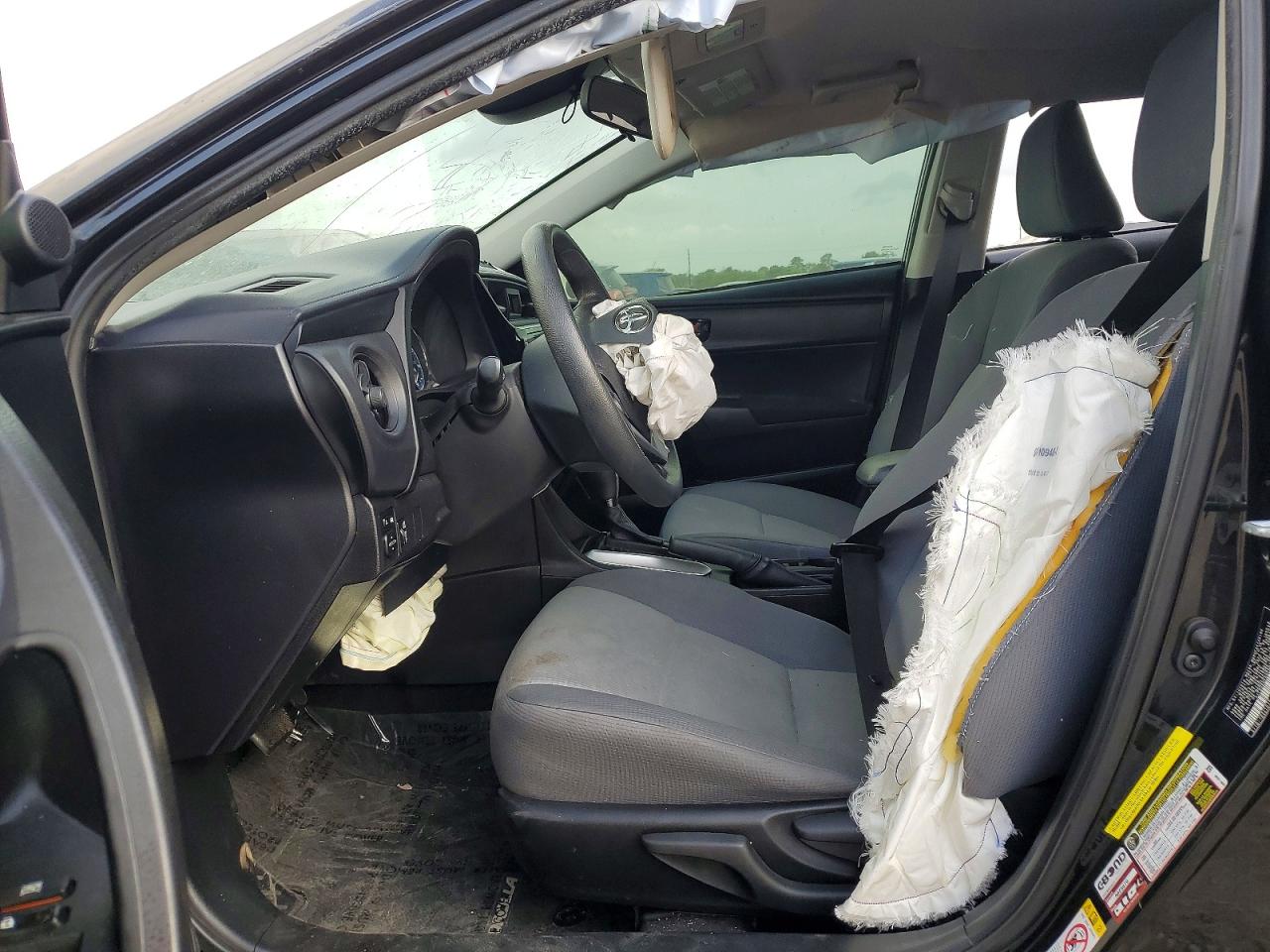 2017 TOYOTA COROLLA L photo 13