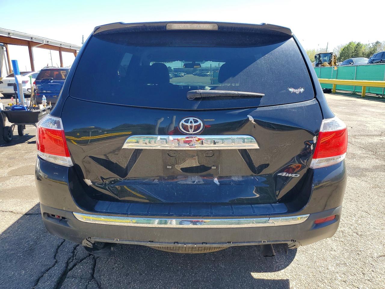2013 TOYOTA HIGHLANDER BASE photo 6