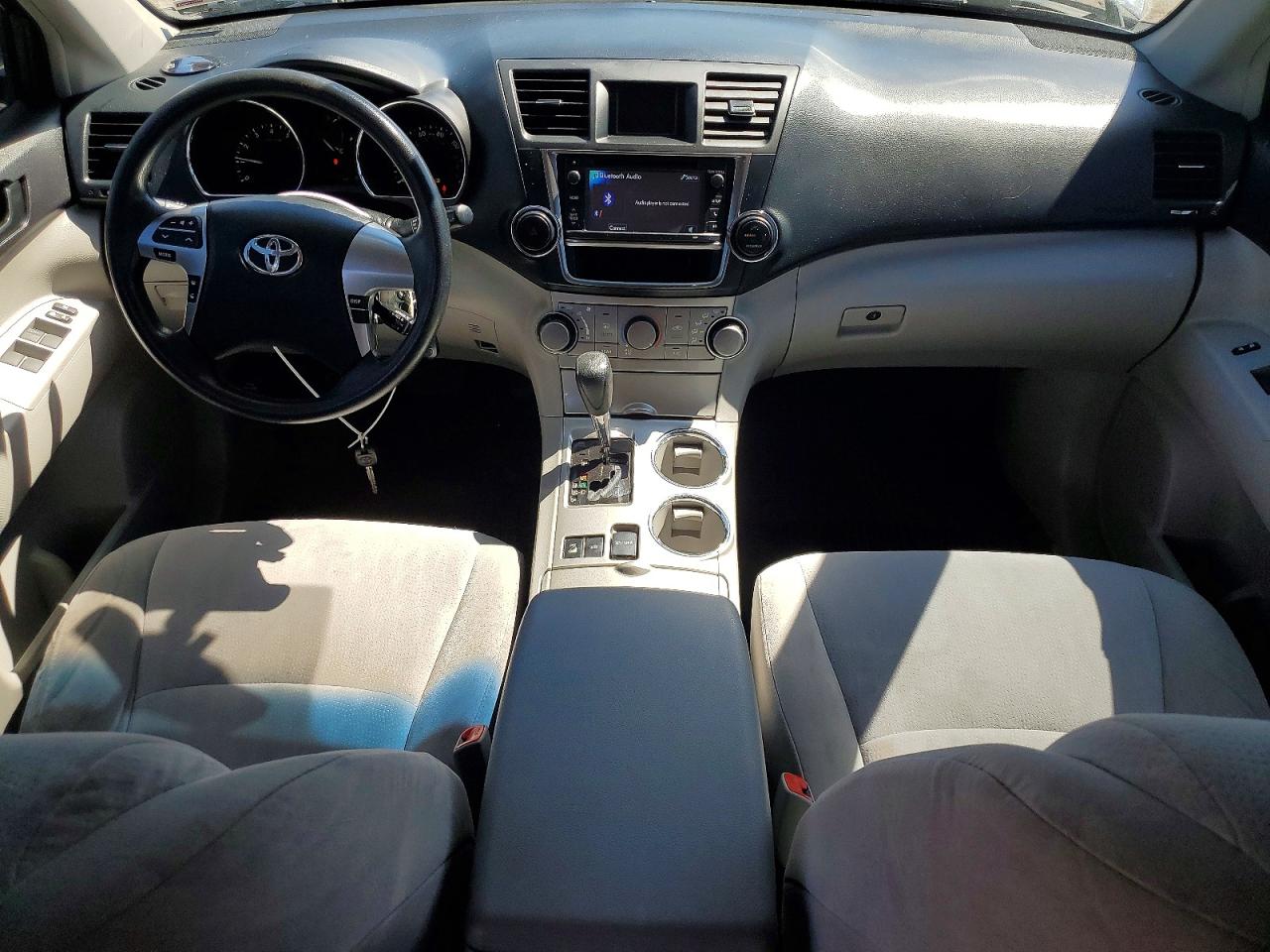 2013 TOYOTA HIGHLANDER BASE photo 8