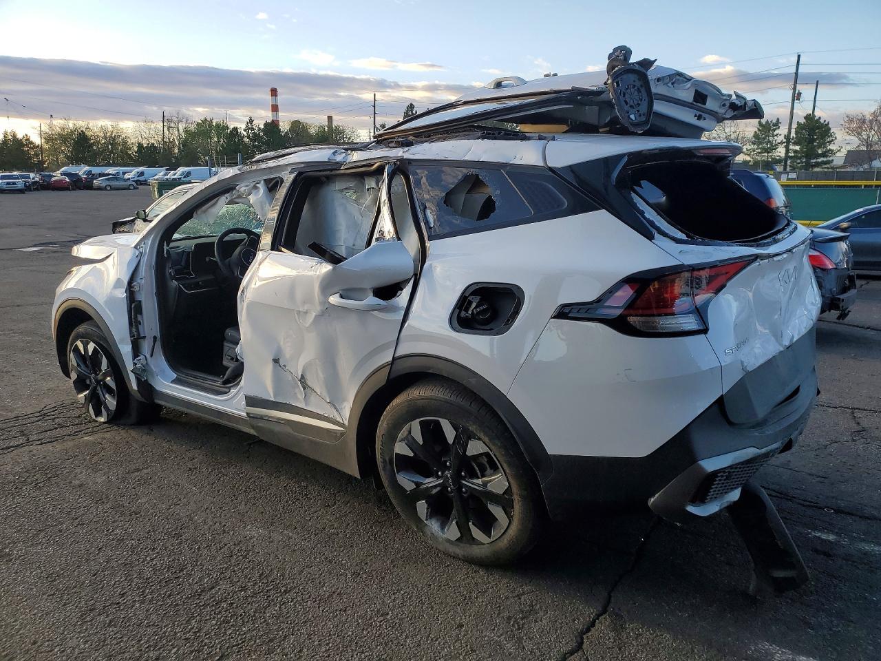 2023 KIA SPORTAGE X-LINE photo 2