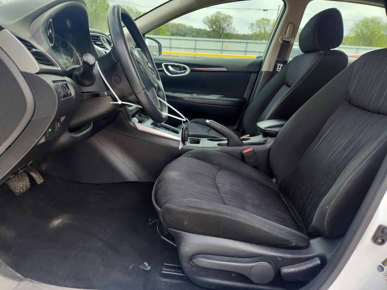 2019 NISSAN SENTRA SV photo 13