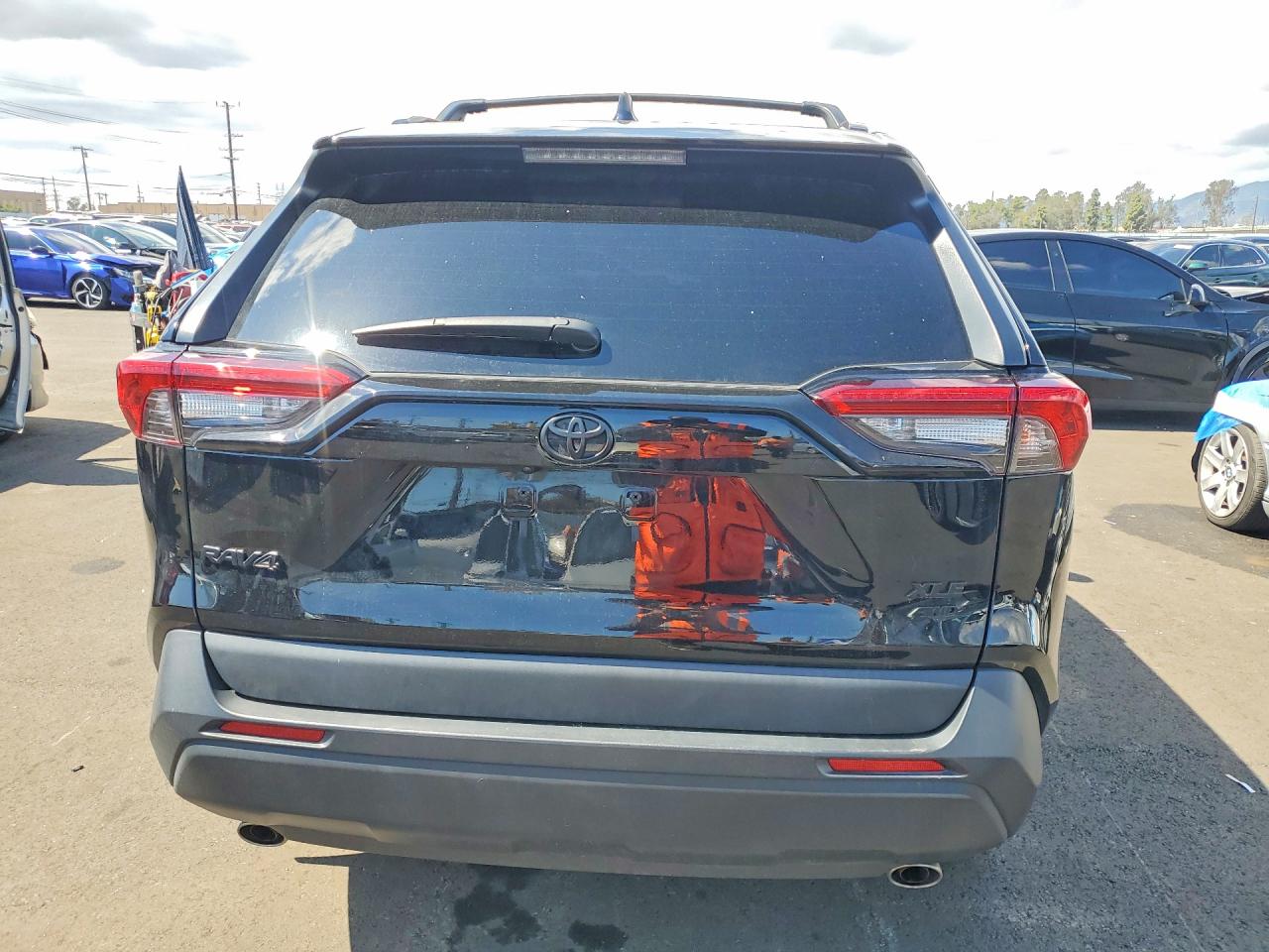 2024 TOYOTA RAV4 XLE PREMIUM photo 6