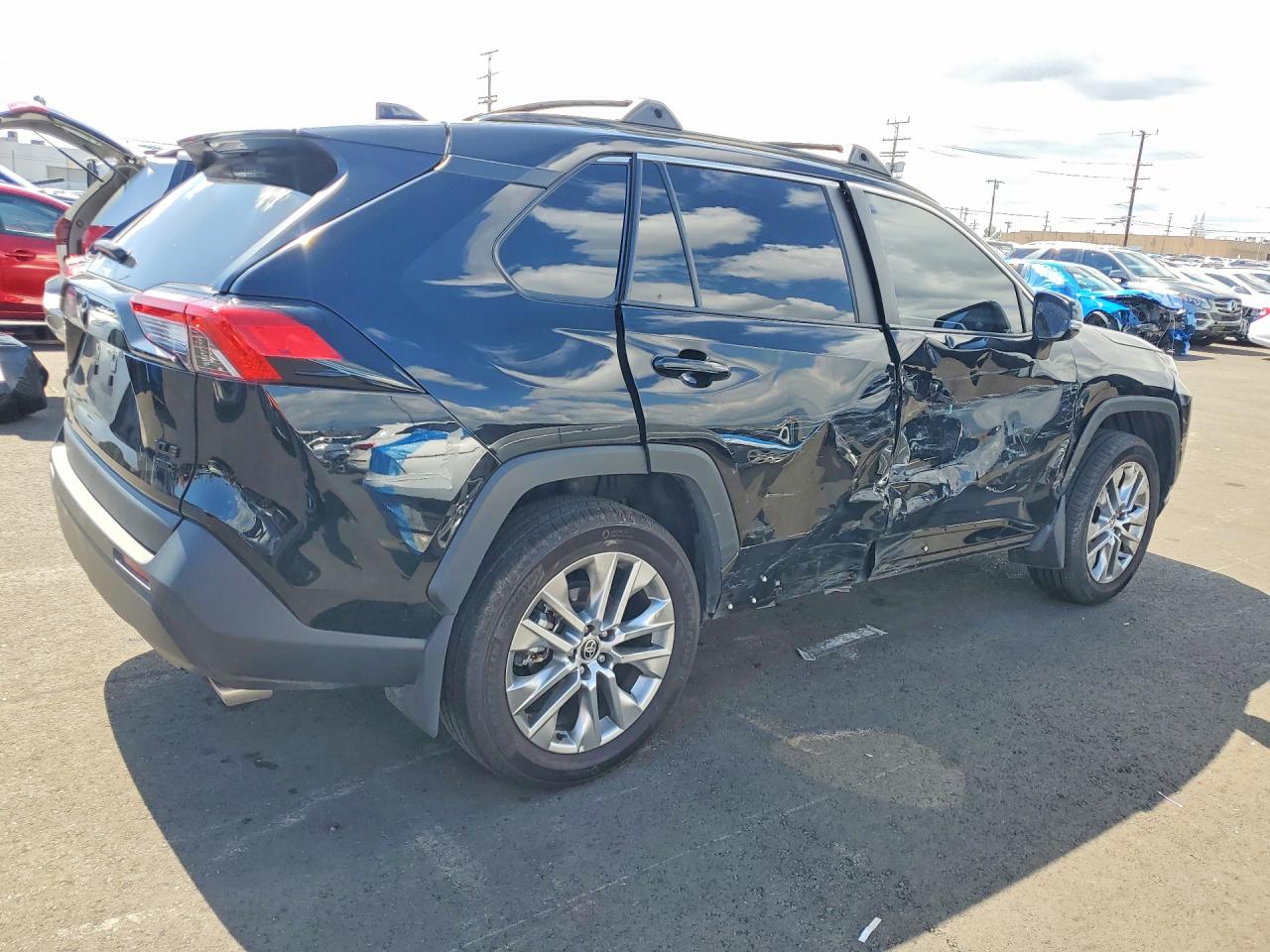 2024 TOYOTA RAV4 XLE PREMIUM photo 3