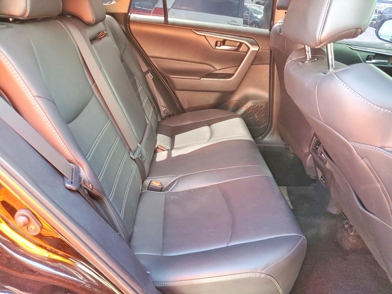 2024 TOYOTA RAV4 XLE PREMIUM photo 11