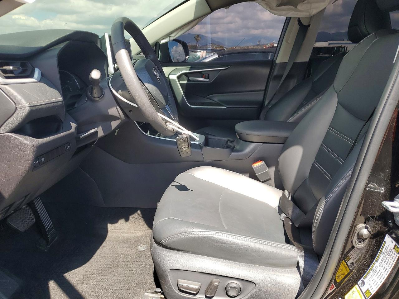 2024 TOYOTA RAV4 XLE PREMIUM photo 7