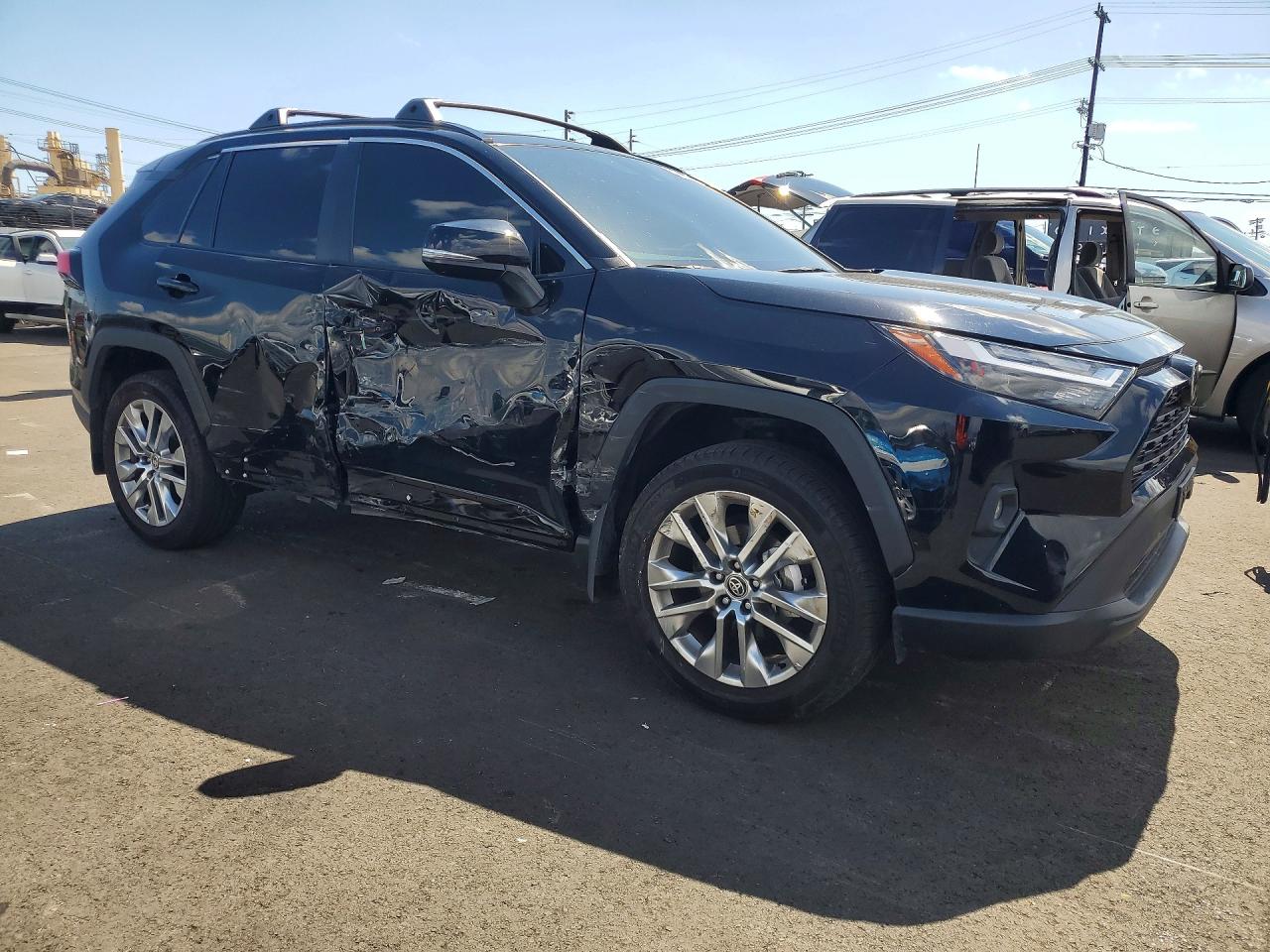 2024 TOYOTA RAV4 XLE PREMIUM photo 4