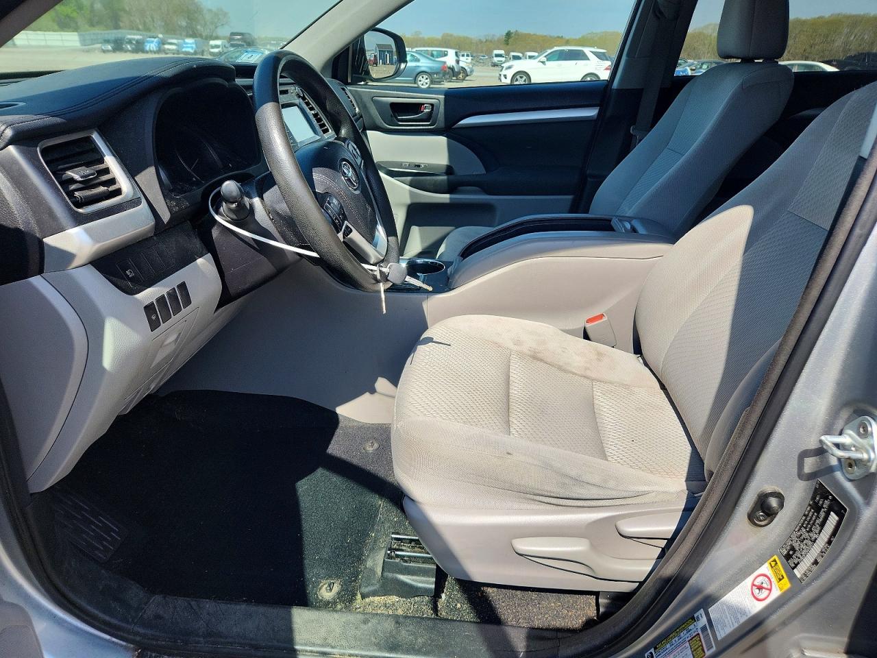 2017 TOYOTA HIGHLANDER LE photo 13